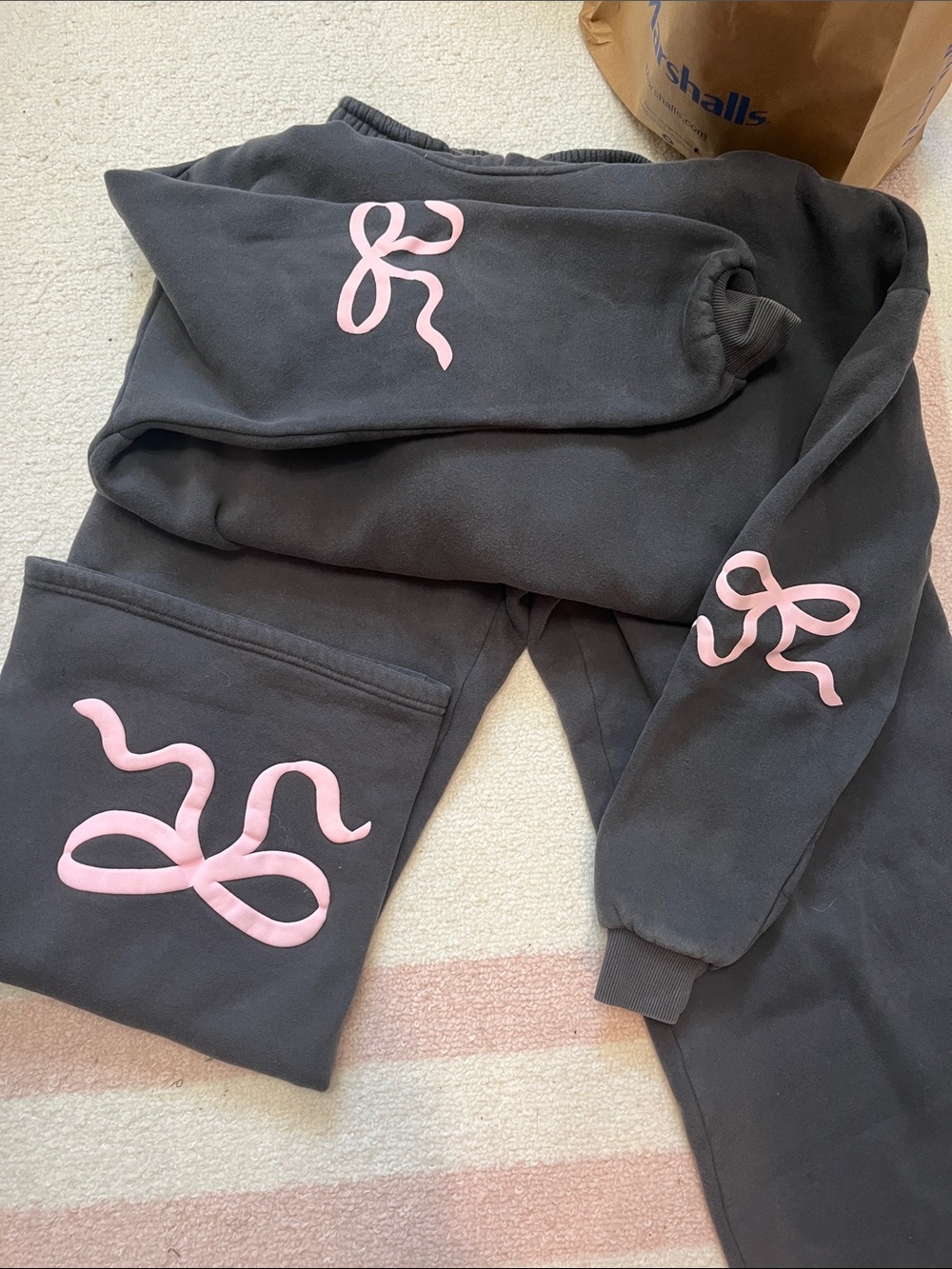 EDIKTED Women’s Gray Sweatpants/Sweathirt with Pink Ribbon Graphic - 2-Piece Set